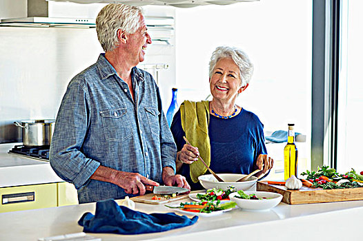 老年,夫妻,做饭,厨房