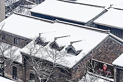 俯瞰雪后的老门东景区建筑群