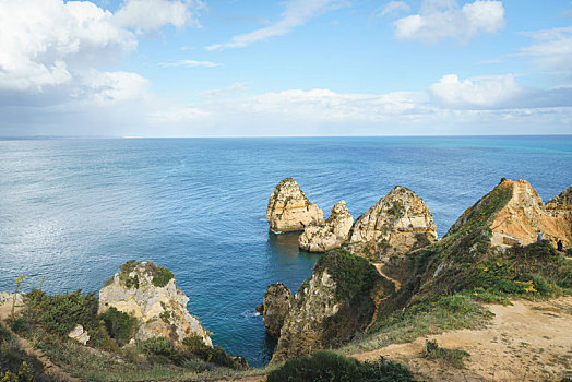 葡萄牙拉各斯lagos佩达德角悬崖洞穴与海岸线风景