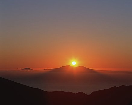 日出,岛屿