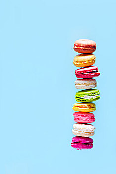 蛋白杏仁饼干,饼干,粉色,种类,塔,留白,蓝色背景,背景