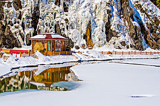 新疆,雪地,河流,冰块,房子