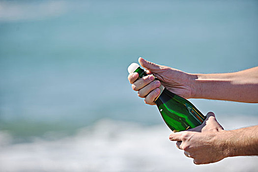 男人,打开,瓶子,香槟,酒,葡萄酒,饮料,户外,聚会,庆祝活动