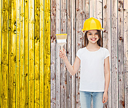 上油漆,建筑,孩子,人,概念,微笑,小女孩,防护,头盔,粉刷,上方,木篱,背景
