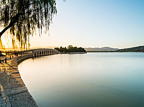 颐和园昆明湖十七孔桥日落时分长时间曝光
