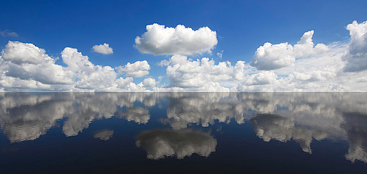 云,蓝天,反射,水,梅克伦堡前波莫瑞州,德国,欧洲