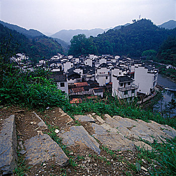 石板路和村庄