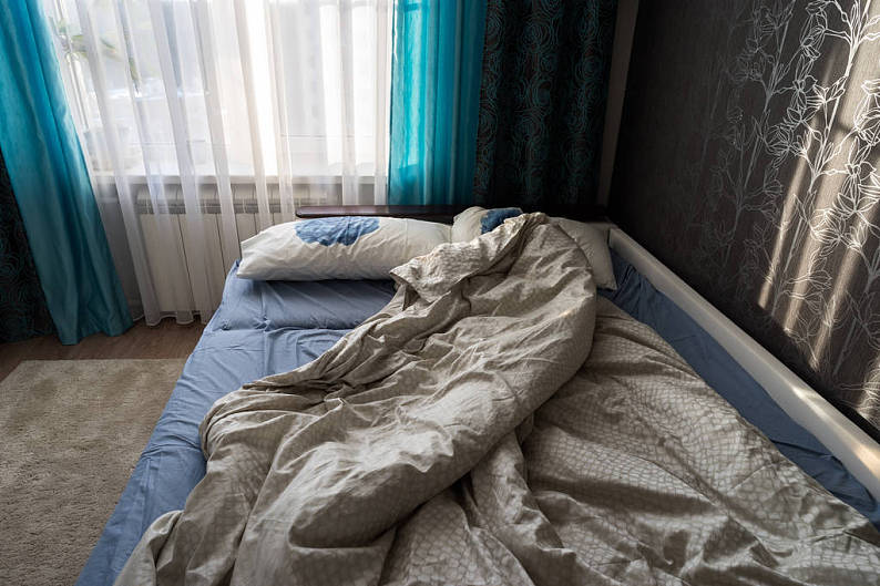 凌乱_床_卧室_高清图片_全景视觉