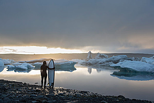 女人,冲浪板,杰古沙龙湖,冰河,泻湖,斯卡夫塔菲尔国家公园,冰岛