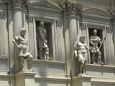 欧洲建筑上的雕塑