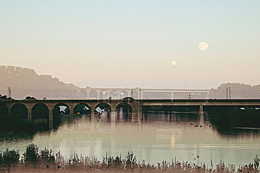 晚间,奧伯湖地区,水库,铁路桥