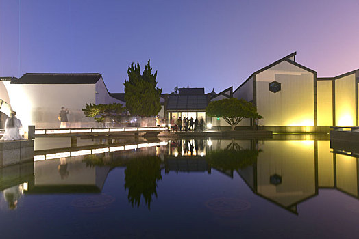 苏州博物馆的夜景
