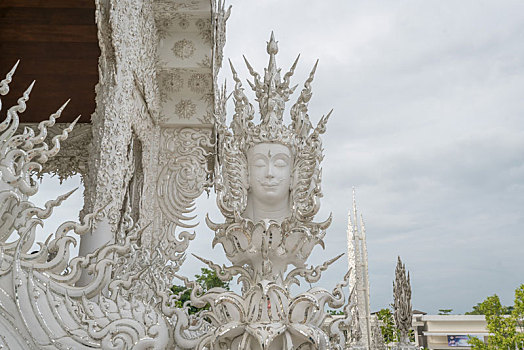 泰国清迈清莱著名寺庙,白庙建筑与精致的雕像