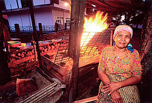印度尼西亚,苏门答腊岛,女人,销售,烤肉,日落