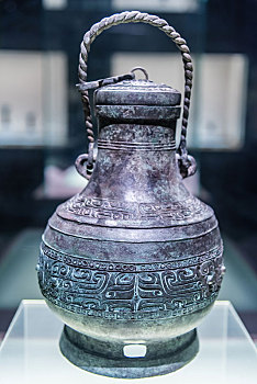 上海博物馆的商代中期兽面纹壶