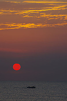 海边日出