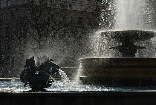 英格兰,伦敦,特拉法尔加广场,剪影,喷泉