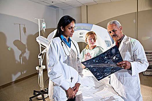 放射科医生,病人,看,ct扫描
