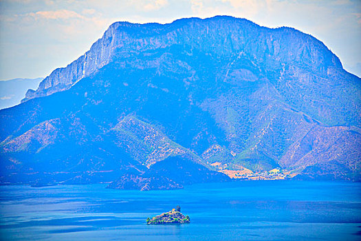 泸沽湖格姆女神山