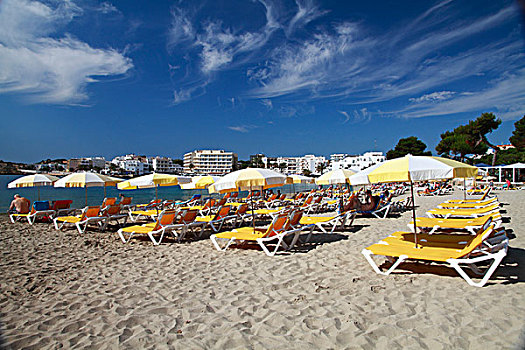 太阳椅,遮阳伞,海滩,伊比沙岛,巴利阿里群岛,西班牙,欧洲