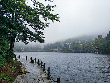 庐山如琴湖畔