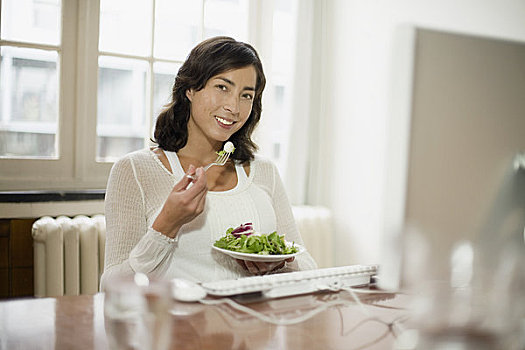 女人,吃饭,沙拉,用电脑