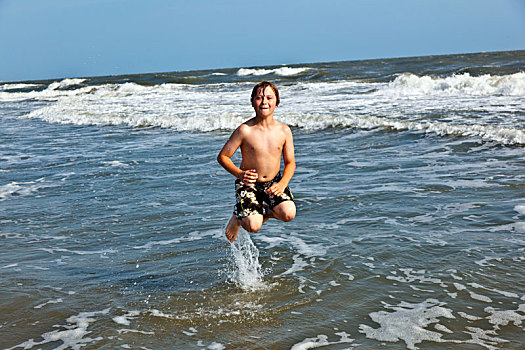 跳跃,男孩,享受,美女,海洋,波浪