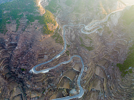 航拍济南金刚纂村的盘山公路