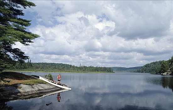 女青年,独木舟,湖,阿尔冈金省立公园,加拿大