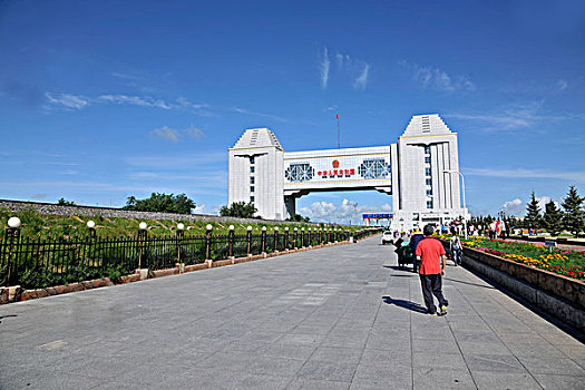 内蒙古呼伦贝尔满洲里国门景区中的,中华人民共和国国门