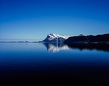 雪山,远景,平静,水,峡湾,前景,低,山脊,挪威