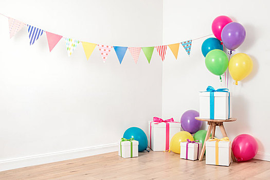 生日派对,气球和礼物