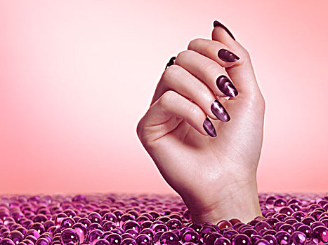 手,紫色,指甲油,珠子