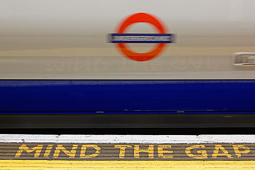 警告标识,间隙,站台,伦敦,地铁站,英格兰,英国,欧洲