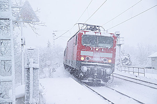 火车站,列车,特写,下雪,冬天,只有,客运列车,地区性,运输,客运,当地交通,轨道,轨道交通,交通