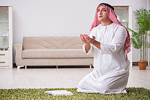 阿拉伯人,祈祷,在家