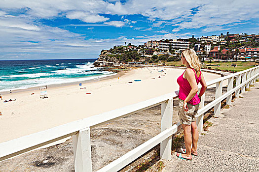 女性,游客,向外看,海洋,公园,悉尼