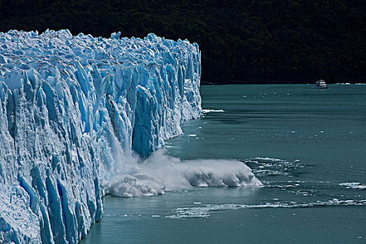 莫雷诺冰川,阿根廷湖,洛斯格拉希亚雷斯国家公园,巴塔哥尼亚,阿根廷,南美