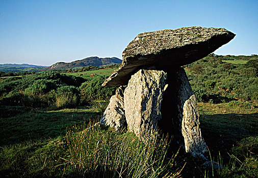 多纳格,爱尔兰,巨石墓