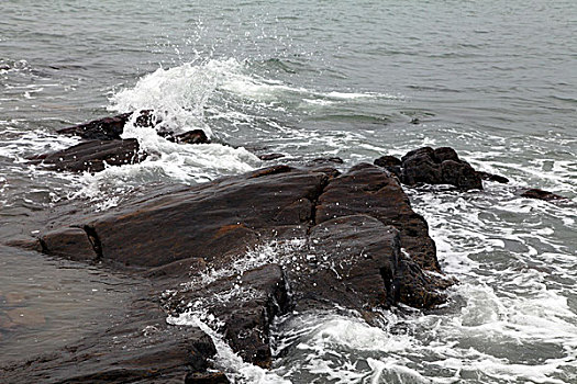 北海,银滩,礁石,沙滩,浴场,游客,海水,海浪,风光,自然,冠头岭,砥柱