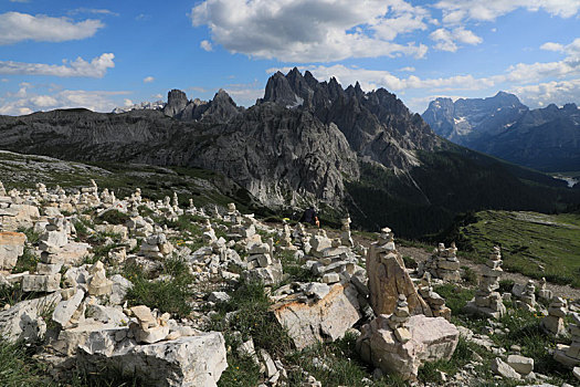 三峰山,拉瓦莱多