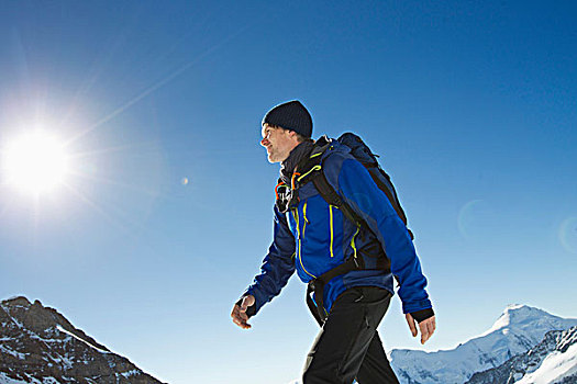男人,远足,雪中,遮盖,山,格林德威尔,瑞士