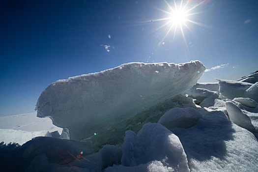 兴凯湖的冰景奇观
