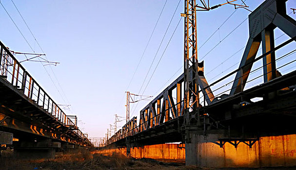 钢架铁路桥