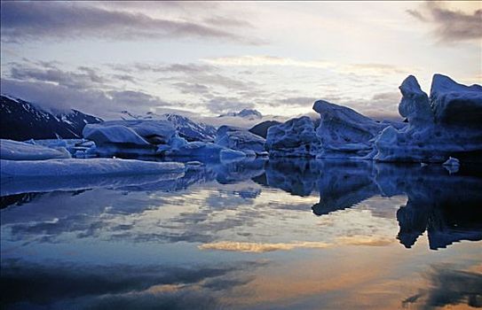 冰山,反射,水上,日落,奇奈峡湾国家公园,阿拉斯加,美国