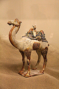 三彩釉陶载人骆驼
