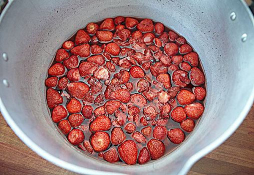 草莓,湿透,果酱,制作