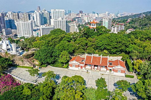 航拍福建厦门鸿山公园与鸿山寺