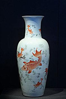 清代,雍正,矾红彩鱼藻纹瓶,故宫博物院藏