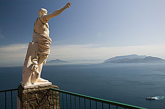 意大利,坎帕尼亚区,那不勒斯湾,卡普里岛,安纳卡普里,雕塑,高处,早晨